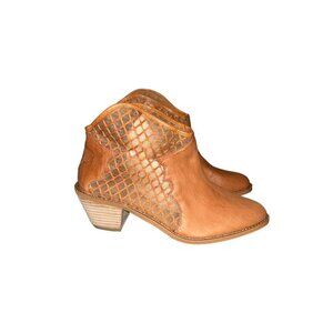 Kelsi Dagger Keenan Cowboy Leather Pull On Heel Mesh Cut-Out Ankle Boots Size 8